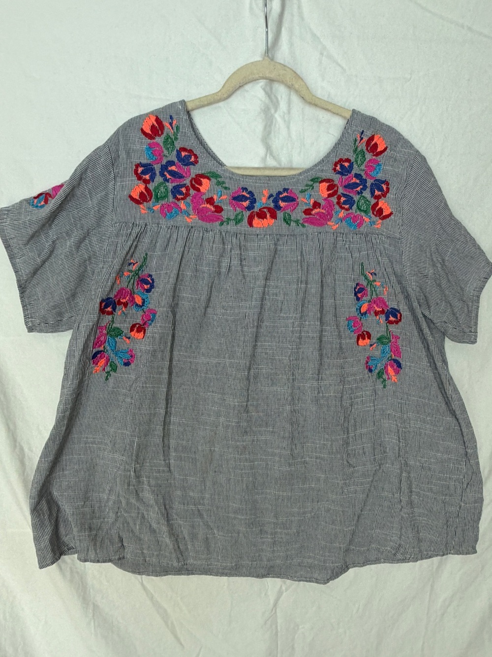 Embroidered Scoop-Neck Tunic Top - Gray with Multicolor Floral Embroidery